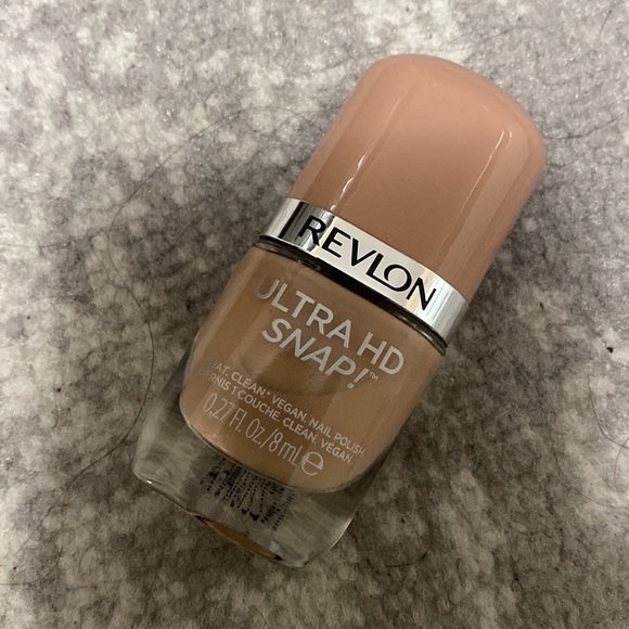 Revlon Ultra HD Snap Nail polish Nudes - Picture 4 of 6